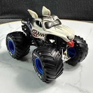 Hot Wheels Monster Jam Monster Mutt Dalmatian Truck 1/64 Diecast White EUC